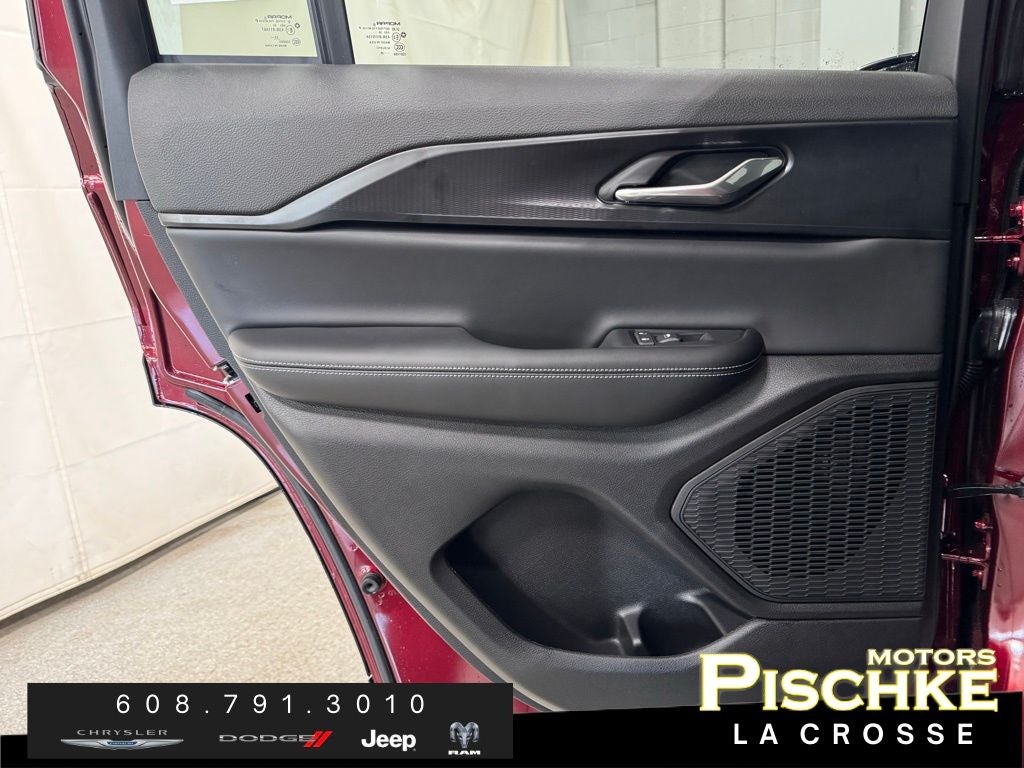 2026 Jeep Grand Cherokee GRAND CHEROKEE LAREDO X 4X4