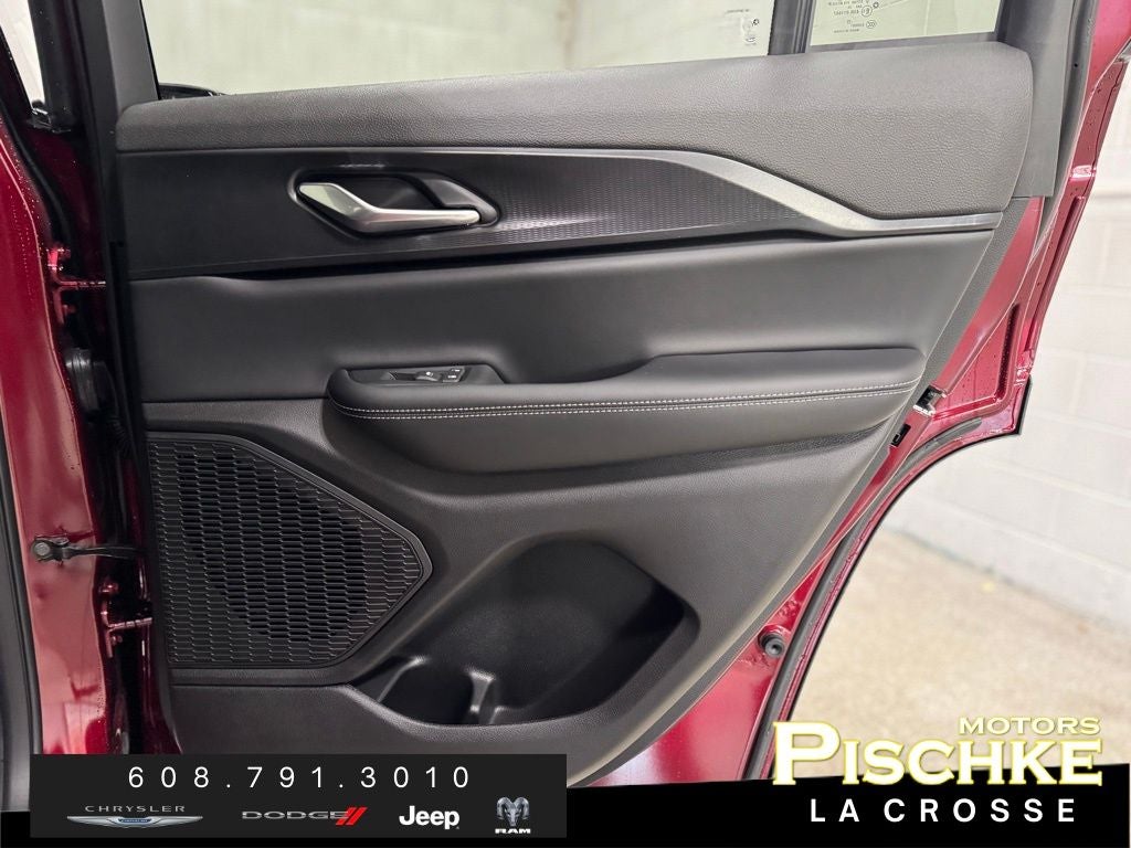 2026 Jeep Grand Cherokee GRAND CHEROKEE LAREDO X 4X4