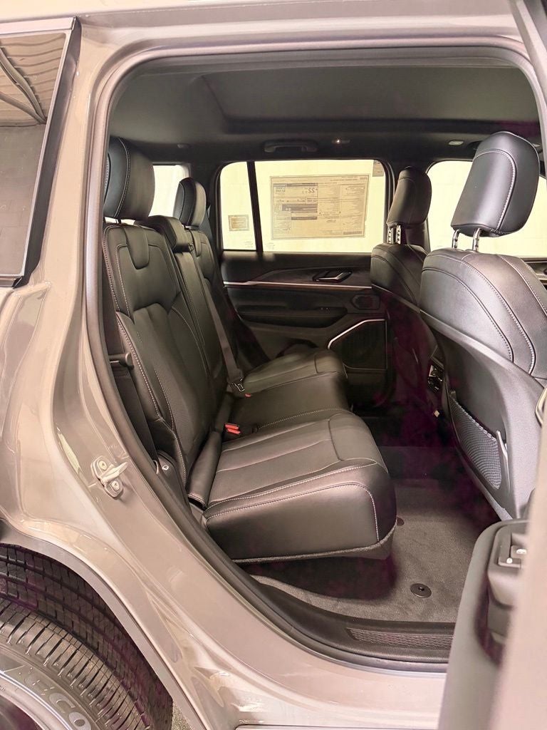 2027 Jeep Grand Cherokee GRAND CHEROKEE LIMITED RESERVE 4X4
