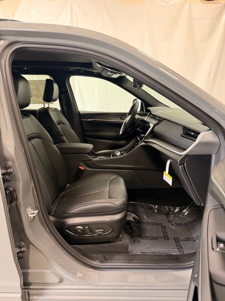 2027 Jeep Grand Cherokee GRAND CHEROKEE LIMITED RESERVE 4X4