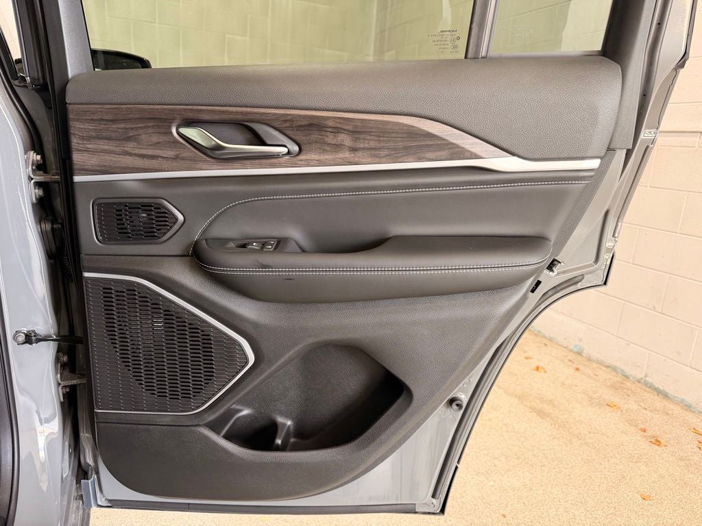 2027 Jeep Grand Cherokee GRAND CHEROKEE LIMITED RESERVE 4X4