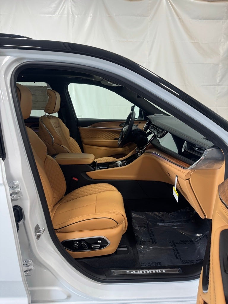 2025 Jeep Grand Cherokee GRAND CHEROKEE SUMMIT RESERVE 4X4