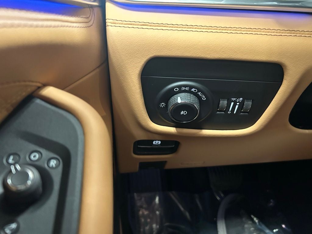 2026 Jeep Grand Cherokee GRAND CHEROKEE SUMMIT 4X4