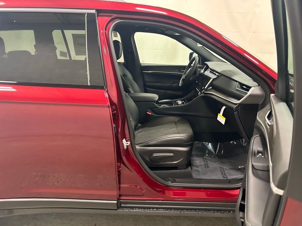 2026 Jeep Grand Cherokee GRAND CHEROKEE L LAREDO ALTITUDE 4X4