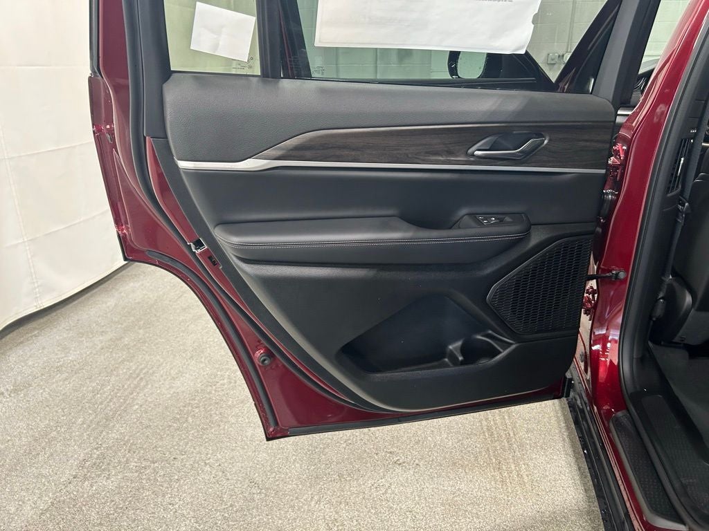 2026 Jeep Grand Cherokee GRAND CHEROKEE L LAREDO ALTITUDE 4X4