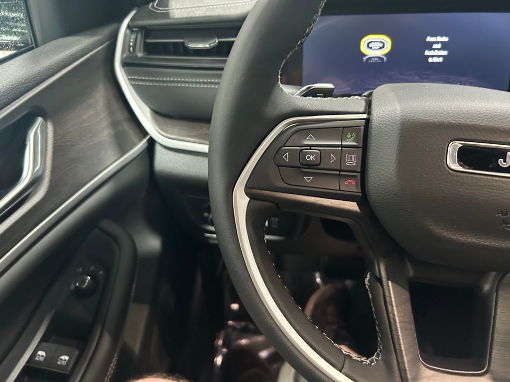 2026 Jeep Grand Cherokee GRAND CHEROKEE L LAREDO ALTITUDE 4X4