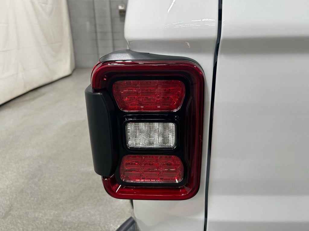 2026 Jeep Gladiator GLADIATOR SAHARA 4X4