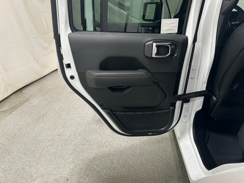 2026 Jeep Gladiator GLADIATOR SAHARA 4X4