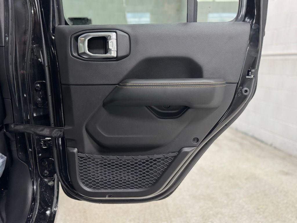 2026 Jeep Gladiator GLADIATOR SAHARA 4X4