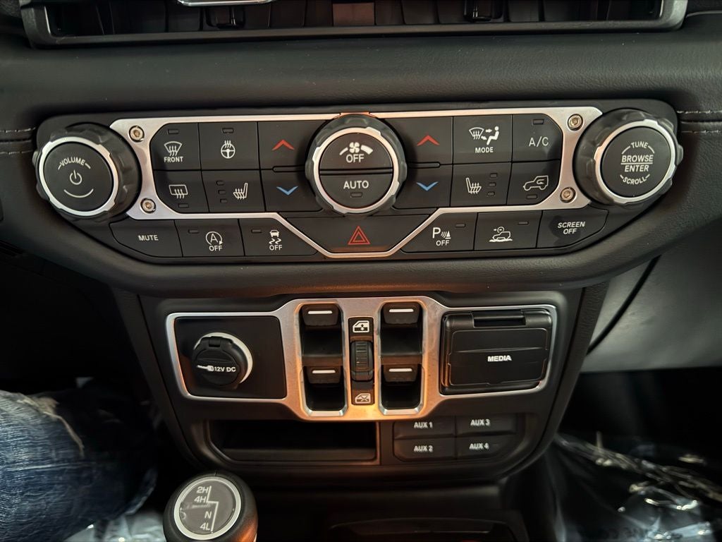 2026 Jeep Gladiator GLADIATOR SAHARA 4X4