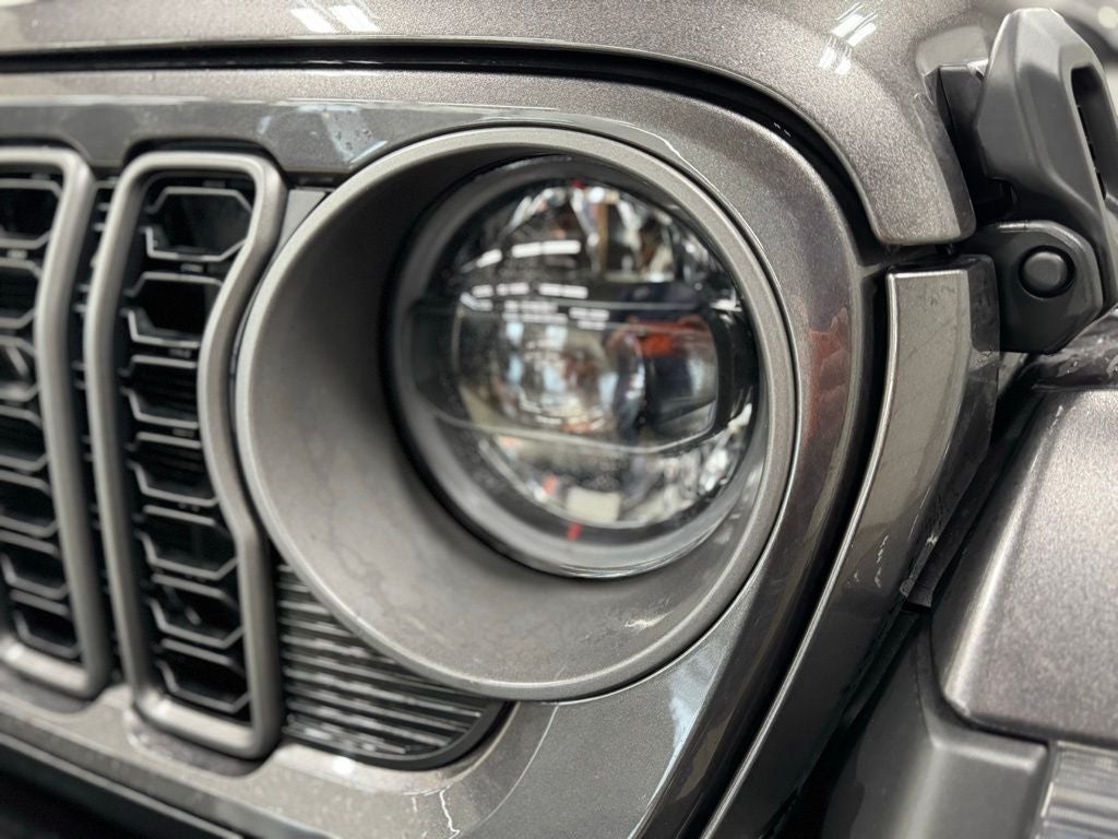 2026 Jeep Gladiator GLADIATOR SAHARA 4X4