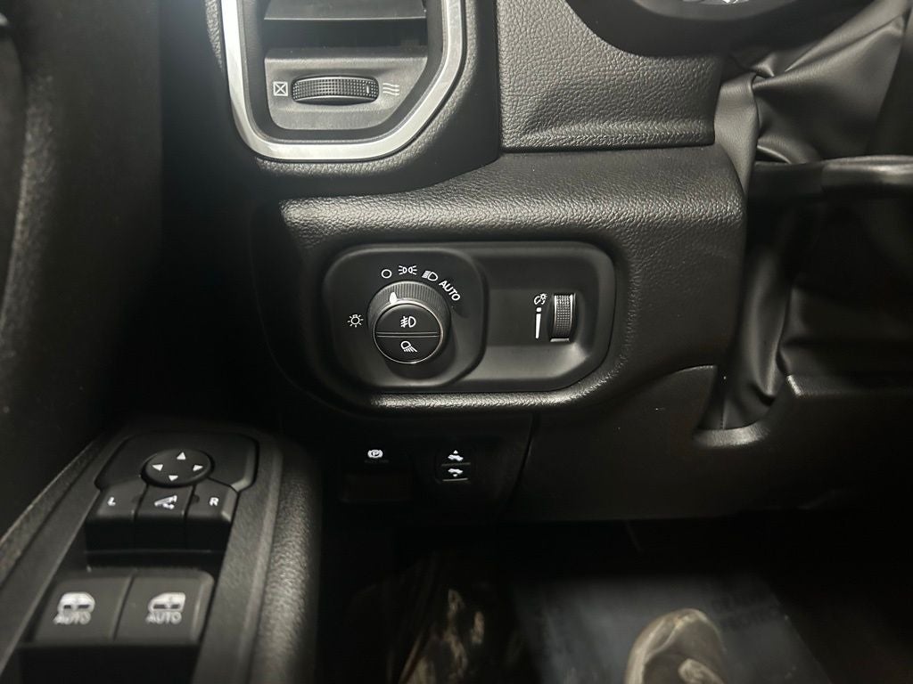 2025 RAM 1500 Big Horn Crew Cab 4x4 5'7' Box