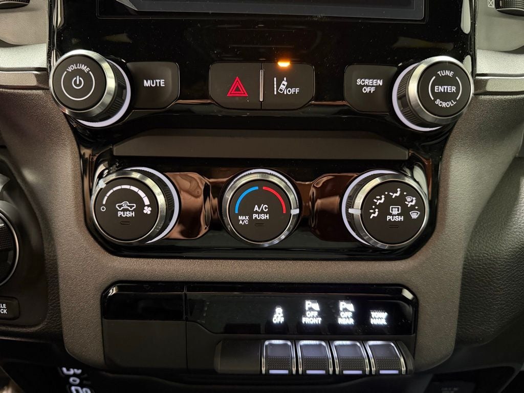 2026 RAM 1500 RAM 1500 WARLOCK CREW CAB 4X4 5'7' BOX