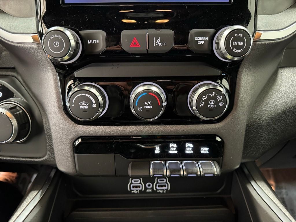 2026 RAM Ram 1500 RAM 1500 EXPRESS CREW CAB 4X4 5'7' BOX