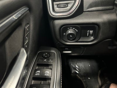 2024 RAM 1500 Laramie Crew Cab 4x4 5'7' Box