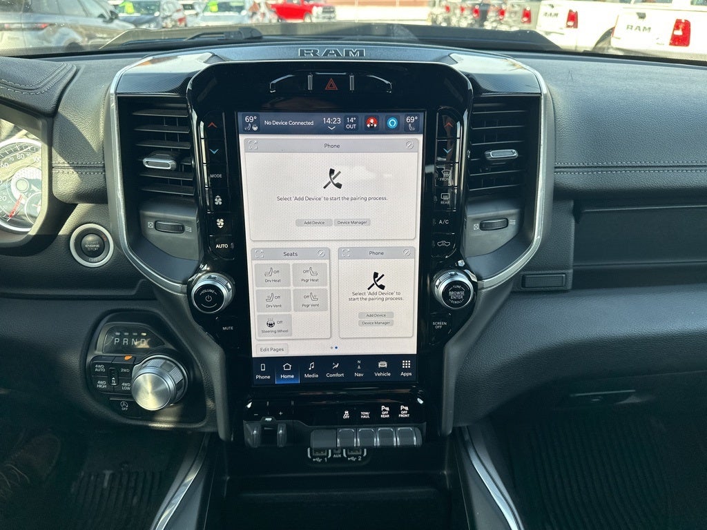 2022 RAM 1500 Laramie Crew Cab 4x4 5'7' Box