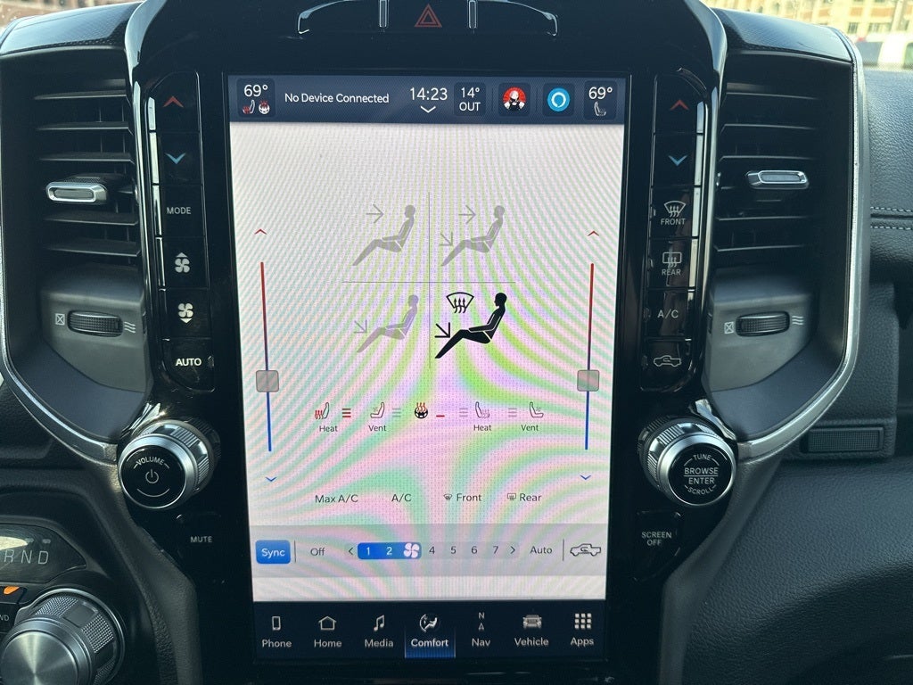 2022 RAM 1500 Laramie Crew Cab 4x4 5'7' Box