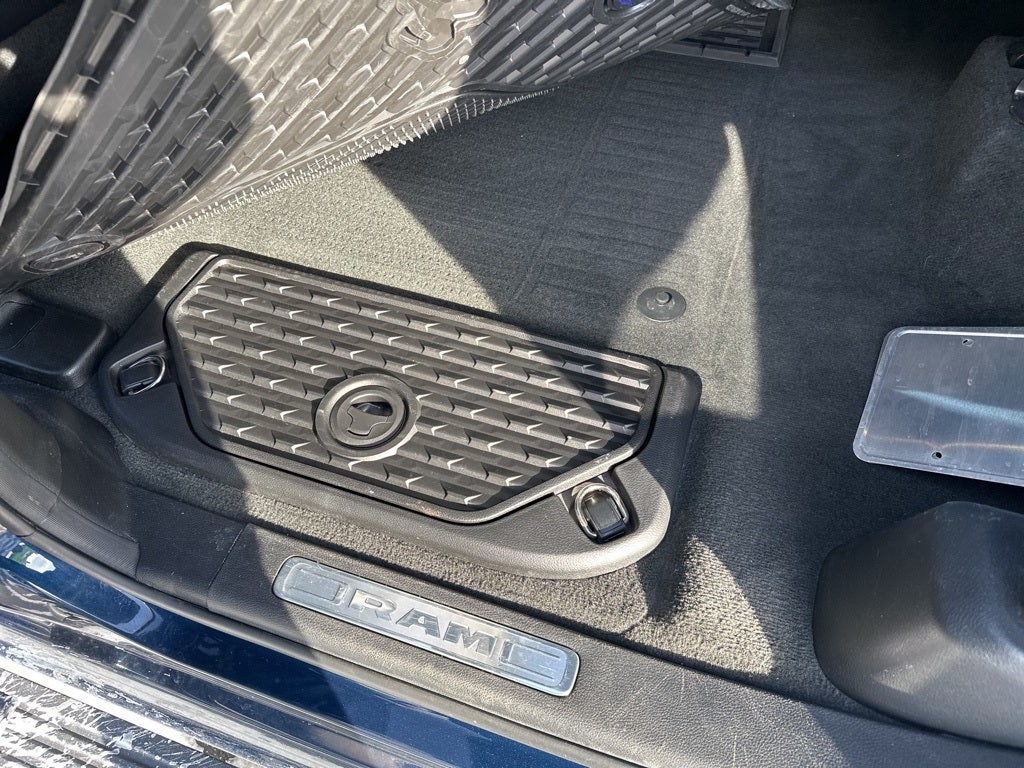 2022 RAM 1500 Laramie Crew Cab 4x4 5'7' Box