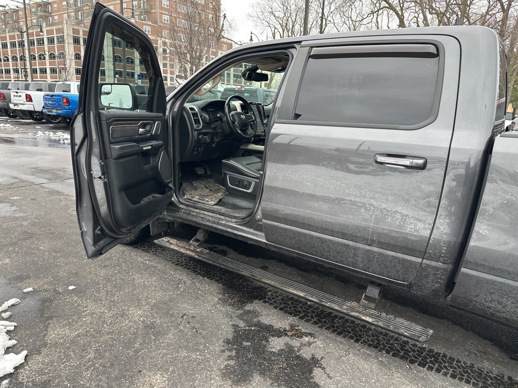 2019 RAM 1500 Laramie Crew Cab 4x4 6'4' Box