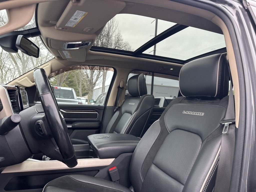 2019 RAM 1500 Laramie Crew Cab 4x4 6'4' Box