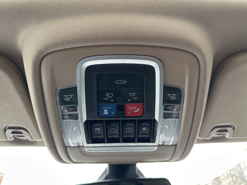 2019 RAM 1500 Laramie Crew Cab 4x4 6'4' Box