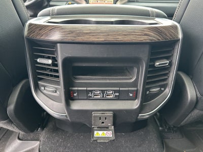 2019 RAM 1500 Laramie Crew Cab 4x4 6'4' Box