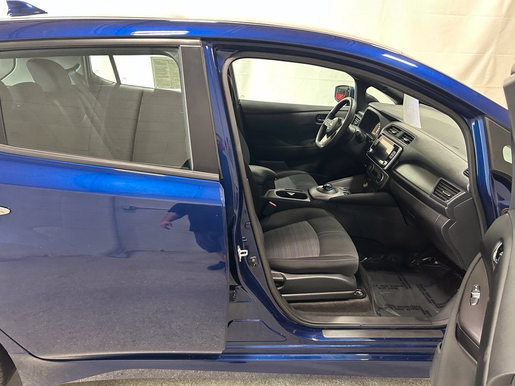 2025 Nissan LEAF S