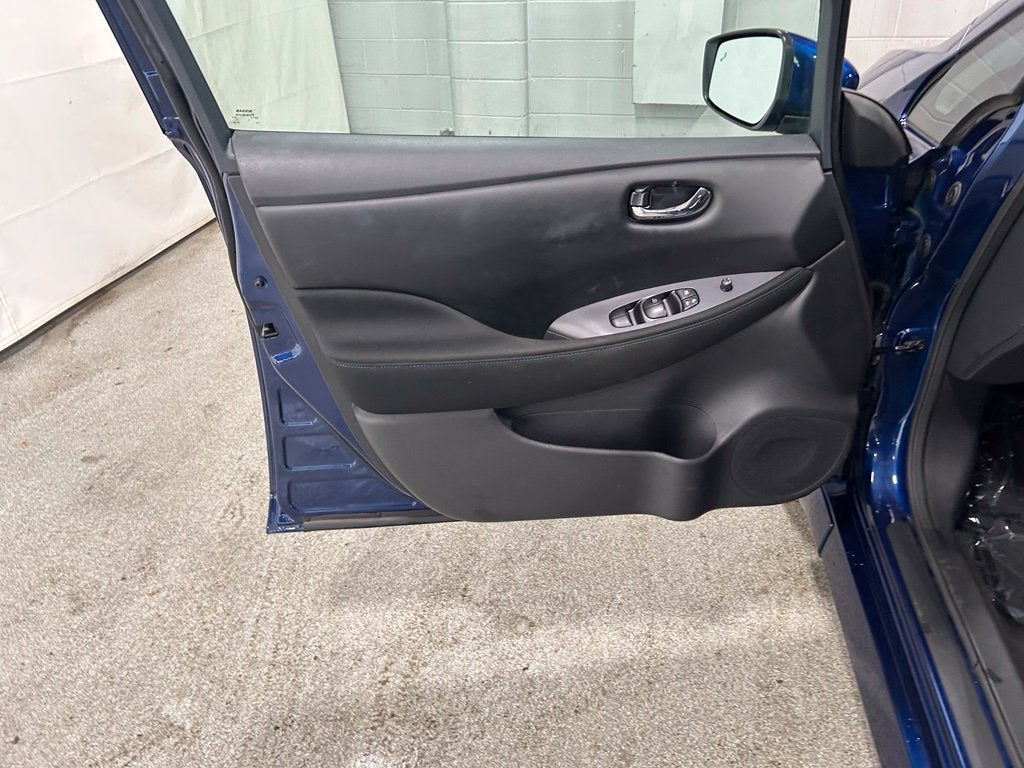 2025 Nissan LEAF S