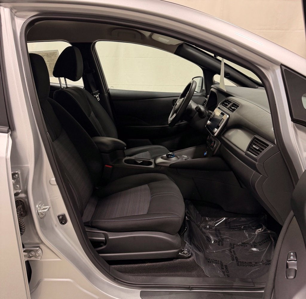2025 Nissan LEAF S