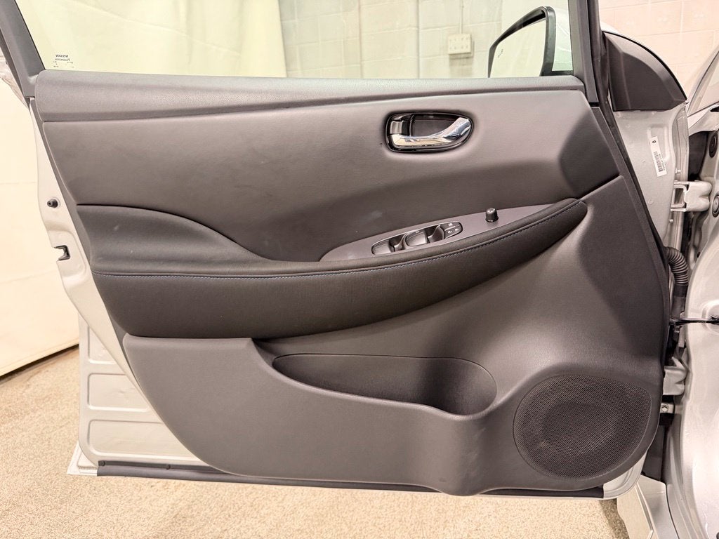 2025 Nissan LEAF S