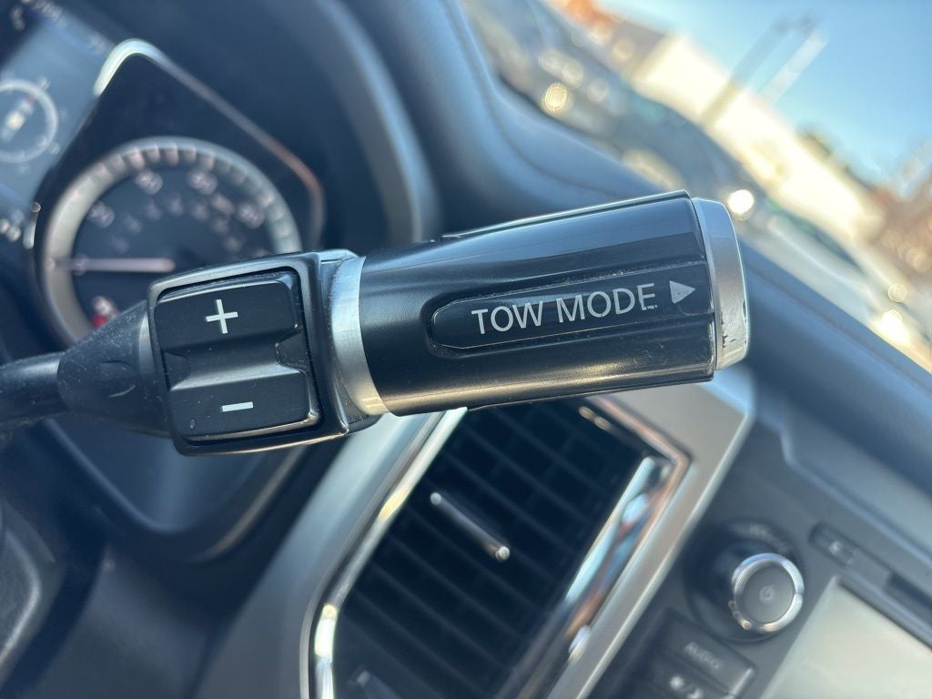 2019 Nissan TITAN SL