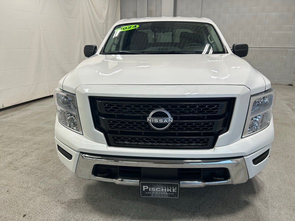 2024 Nissan TITAN Crew Cab SV 4x4