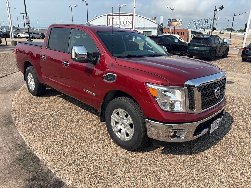 2017 Nissan TITAN SV