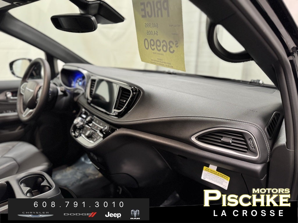 2025 Chrysler Pacifica Select