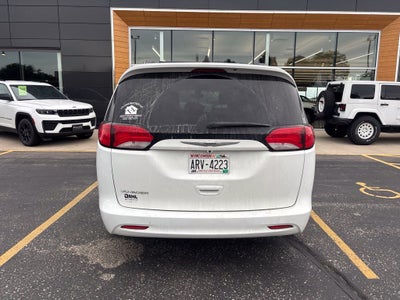 2021 Chrysler Voyager LXI