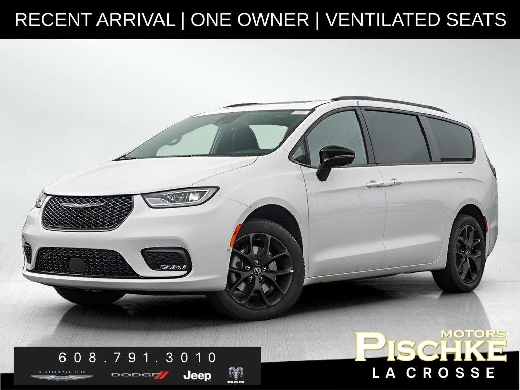 2026 Chrysler Pacifica Limited's photo