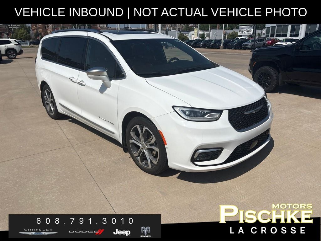2024 Chrysler Pacifica Pinnacle's photo