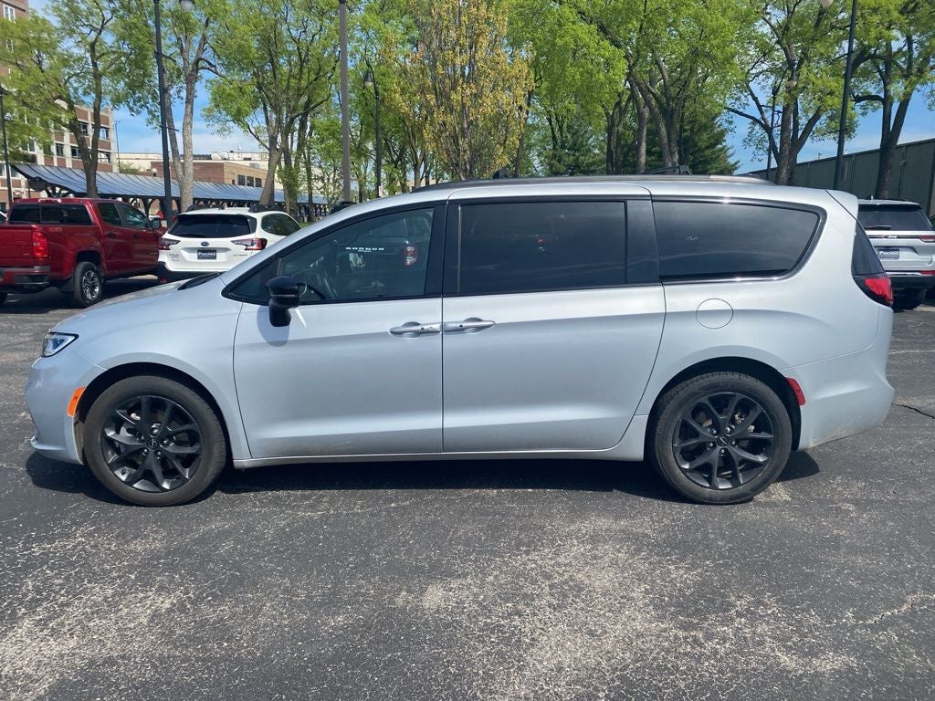 2023 Chrysler Pacifica Limited AWD