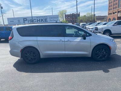 2023 Chrysler Pacifica Limited AWD