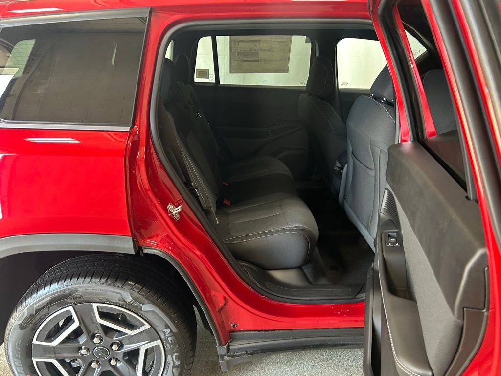 2026 Jeep Cherokee CHEROKEE LAREDO 4X4