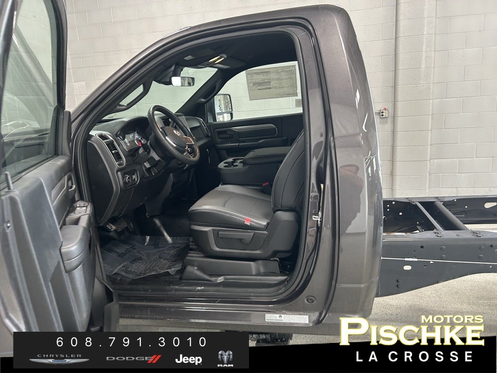 2026 RAM Ram 3500 Chassis Cab RAM 3500 TRADESMAN CHASSIS REGULAR CAB 4X4 84' CA