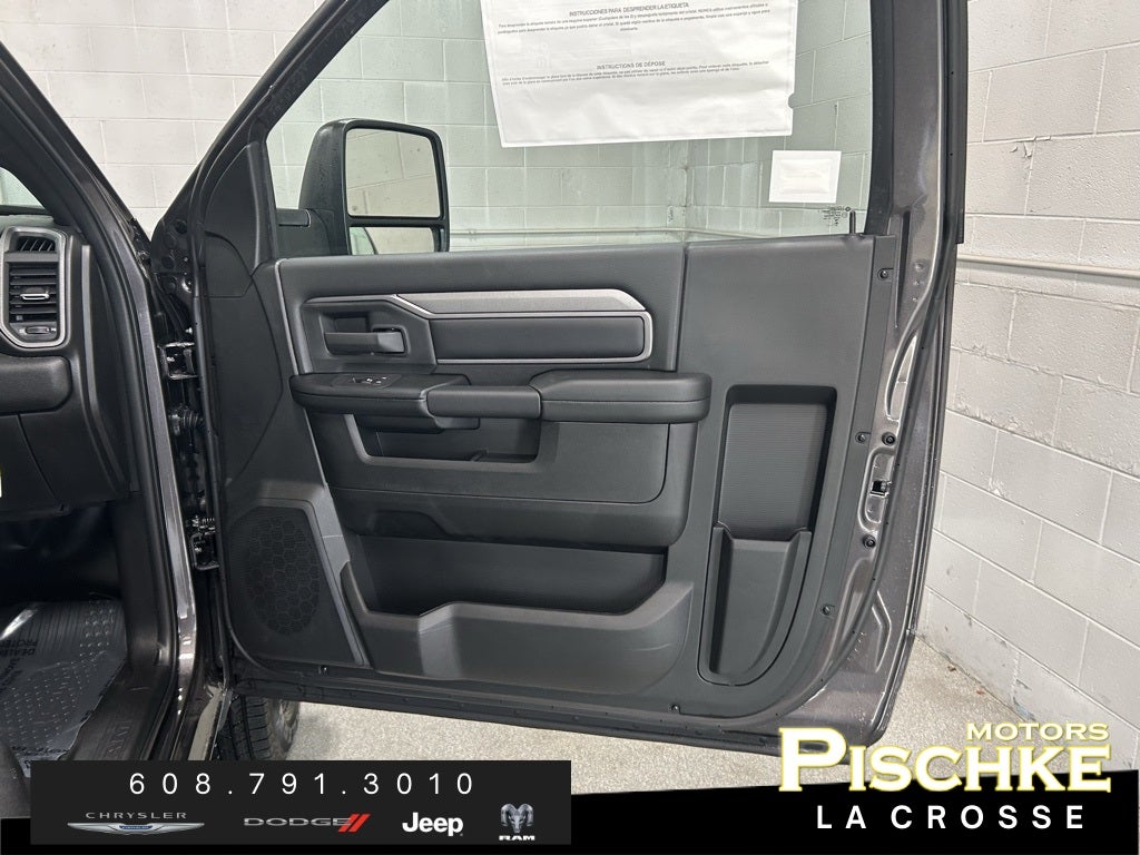 2026 RAM Ram 3500 Chassis Cab RAM 3500 TRADESMAN CHASSIS REGULAR CAB 4X4 84' CA