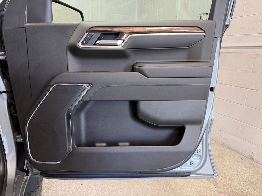 2025 Chevrolet Silverado 1500 4WD Crew Cab Short Bed LT with 2FL