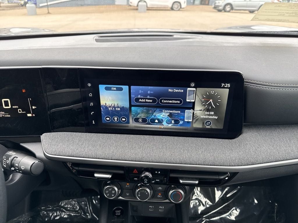 2025 Nissan Kicks SV