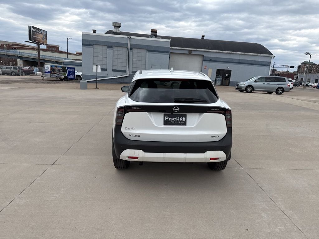2025 Nissan Kicks SV