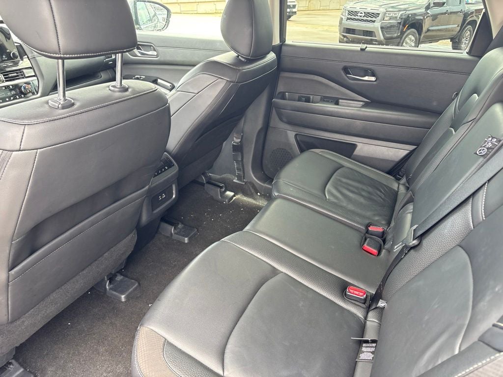 2025 Nissan Pathfinder SL 4WD