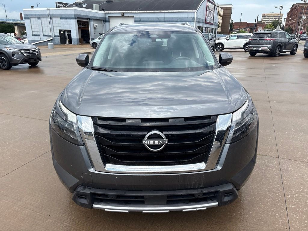 2025 Nissan Pathfinder SL 4WD