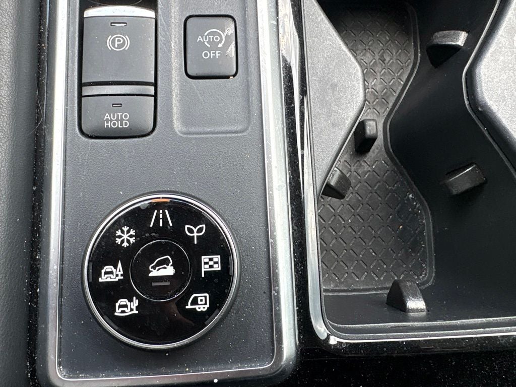 2025 Nissan Pathfinder SL 4WD