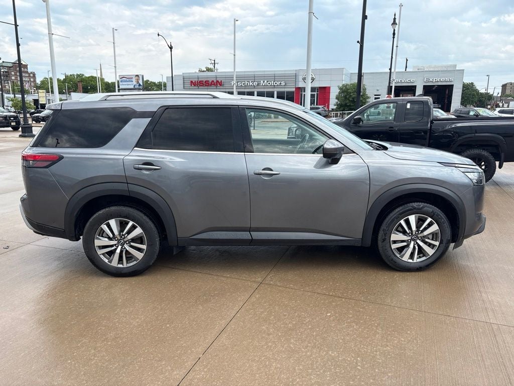 2025 Nissan Pathfinder SL 4WD