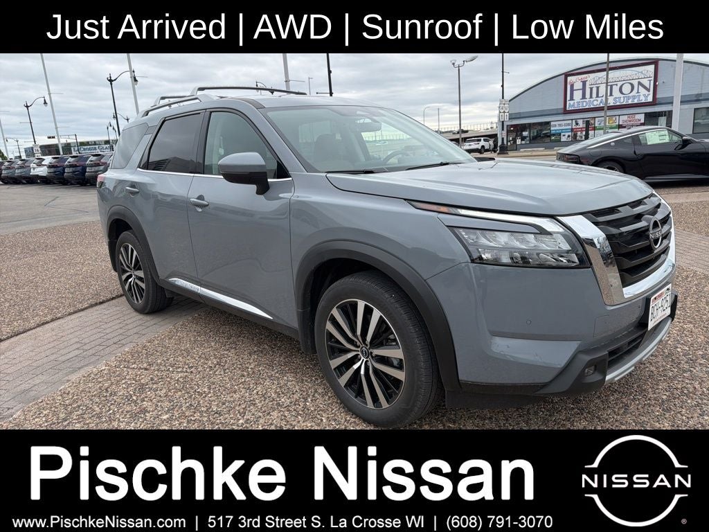 2025 Nissan Pathfinder Platinum 4WD's photo